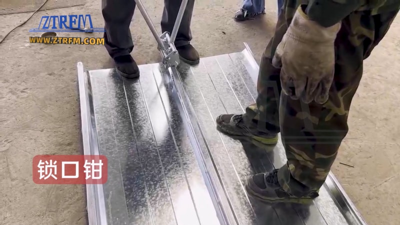 出口哥斯達(dá)黎加中拓KR18移動式全液壓閉口式屋頂面板成型機(jī)